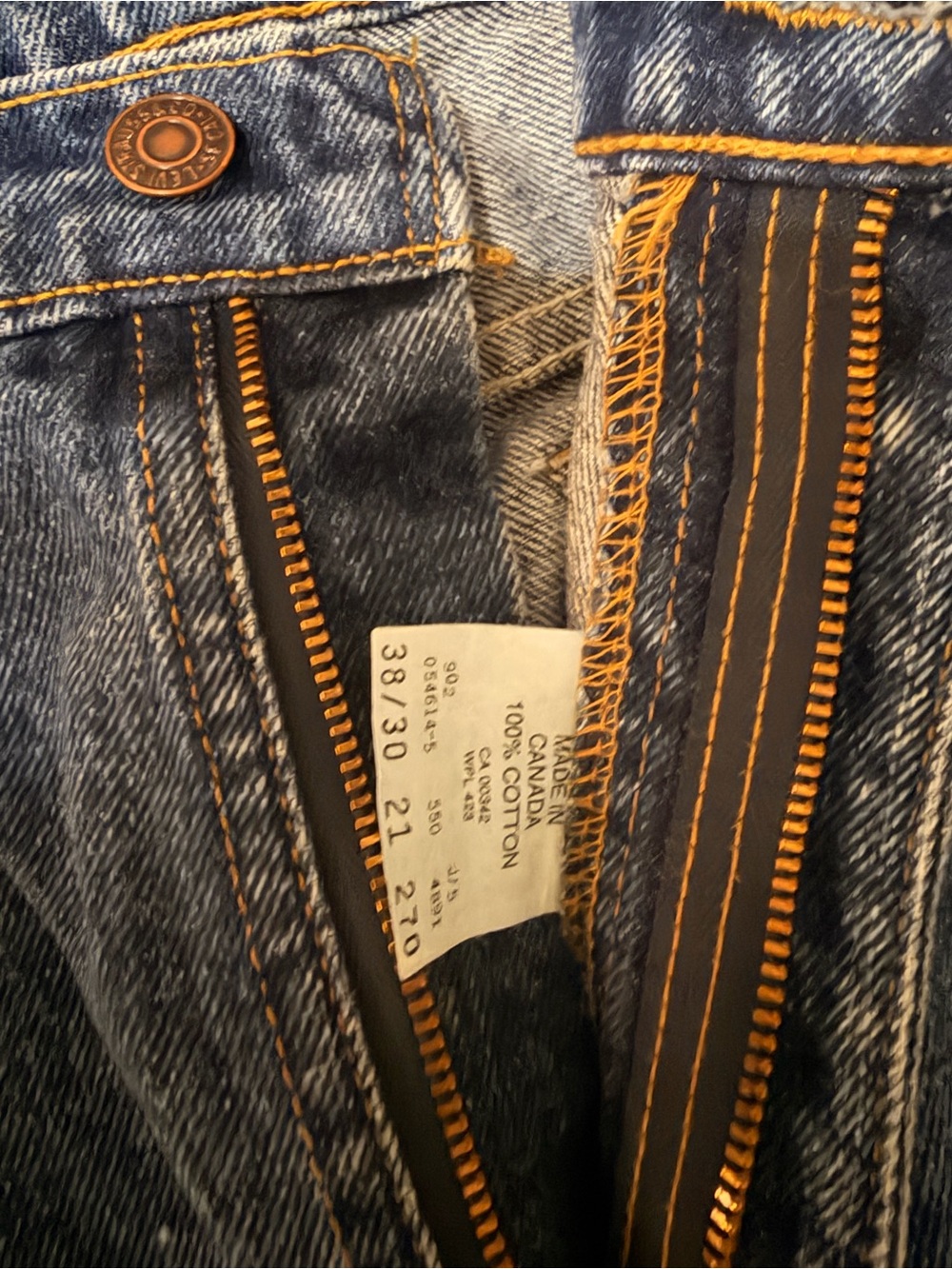 Vintage men's Levi’s 550 Relaxed Fit Jeans 38x30 Made in Canada Blue Denim - Picture 2 of 5